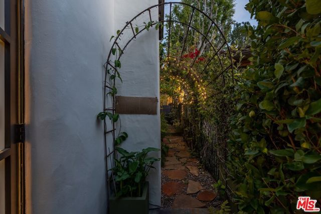 10288 Century Woods Drive, Los Angeles, CA 90067