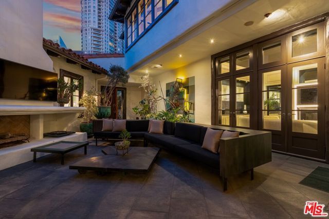 10288 Century Woods Drive, Los Angeles, CA 90067