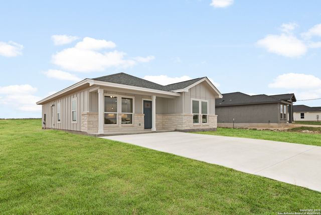 140 Camino Verde, La Vernia, TX 78121