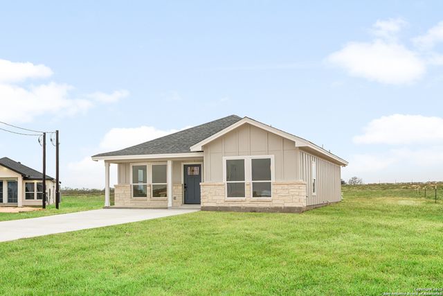 140 Camino Verde, La Vernia, TX 78121