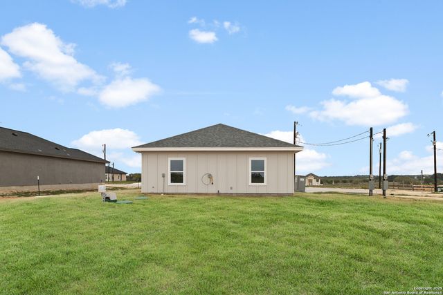 140 Camino Verde, La Vernia, TX 78121