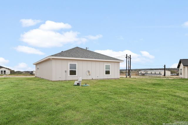 140 Camino Verde, La Vernia, TX 78121