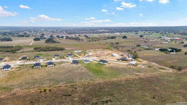 140 Camino Verde, La Vernia, TX 78121