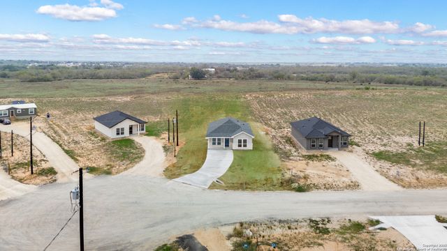 140 Camino Verde, La Vernia, TX 78121