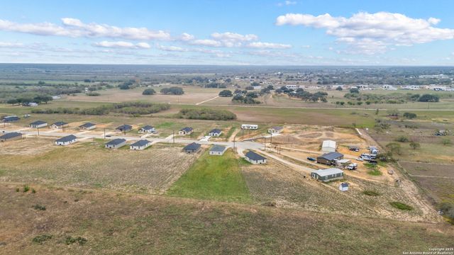 140 Camino Verde, La Vernia, TX 78121