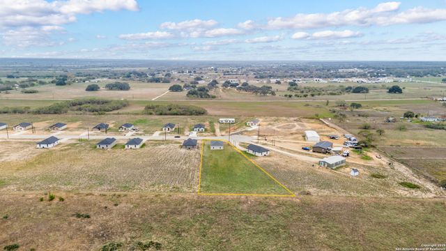 140 Camino Verde, La Vernia, TX 78121