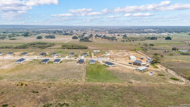 140 Camino Verde, La Vernia, TX 78121