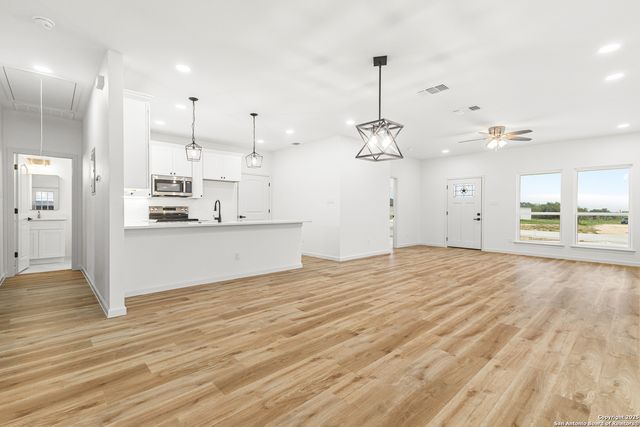 140 Camino Verde, La Vernia, TX 78121