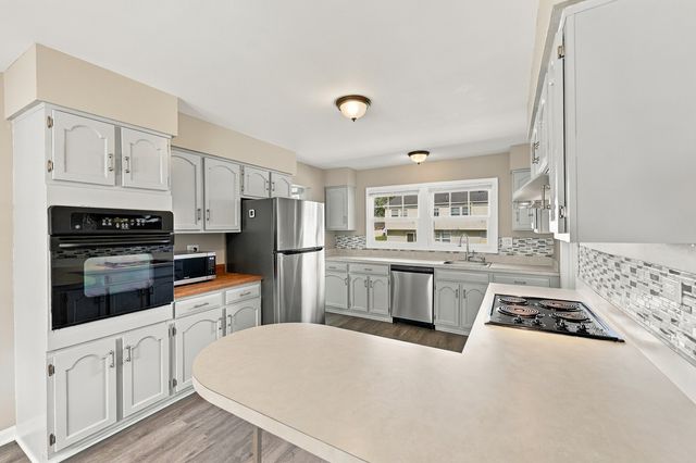 101 Emerson Drive, Schaumburg, IL 60193