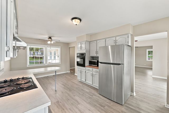 101 Emerson Drive, Schaumburg, IL 60193