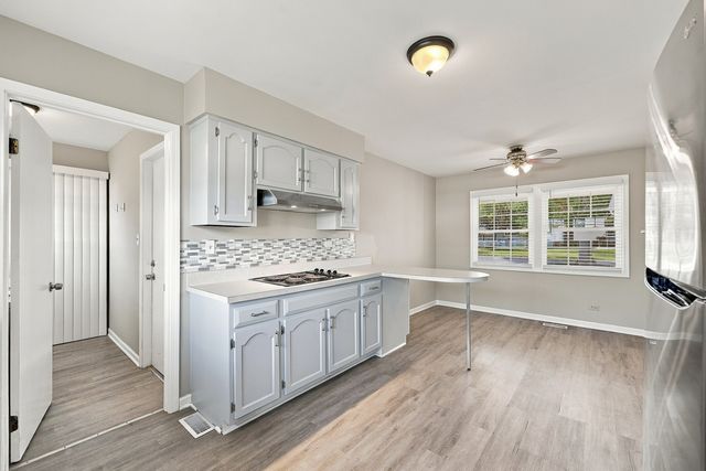 101 Emerson Drive, Schaumburg, IL 60193