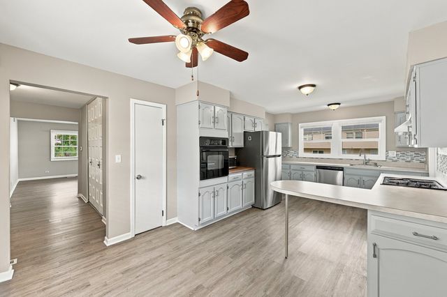 101 Emerson Drive, Schaumburg, IL 60193