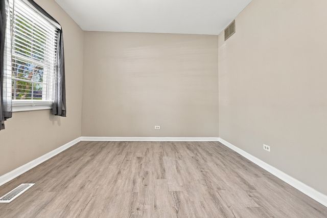101 Emerson Drive, Schaumburg, IL 60193