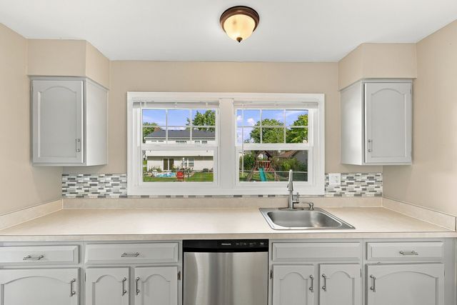 101 Emerson Drive, Schaumburg, IL 60193