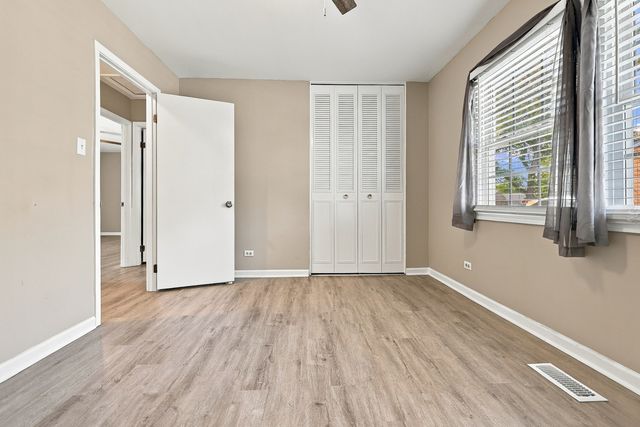 101 Emerson Drive, Schaumburg, IL 60193