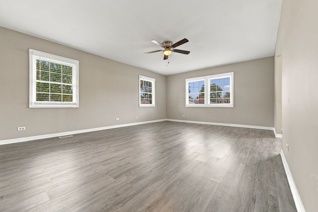 101 Emerson Drive, Schaumburg, IL 60193