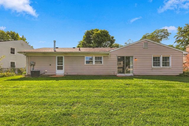 101 Emerson Drive, Schaumburg, IL 60193