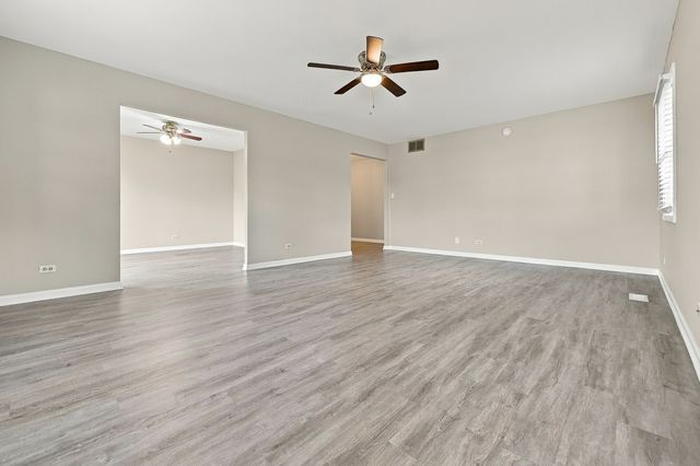 101 Emerson Drive, Schaumburg, IL 60193