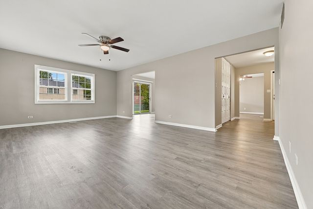 101 Emerson Drive, Schaumburg, IL 60193
