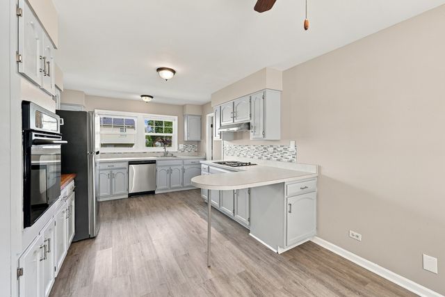 101 Emerson Drive, Schaumburg, IL 60193
