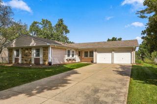 101 Emerson Drive, Schaumburg, IL 60193