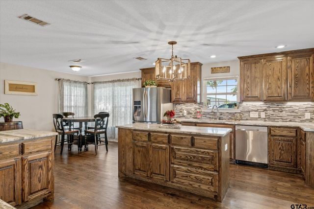 800 VZ County Road 2135, Canton, TX 75103