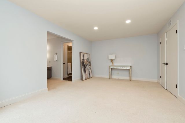 7920 W Lakeview Court 2B, Palos Heights, IL 60463