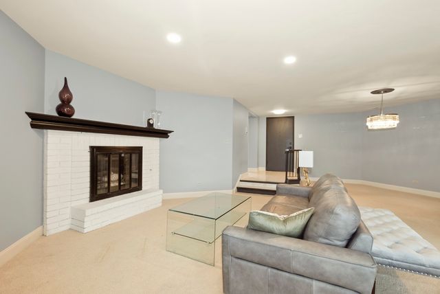 7920 W Lakeview Court 2B, Palos Heights, IL 60463