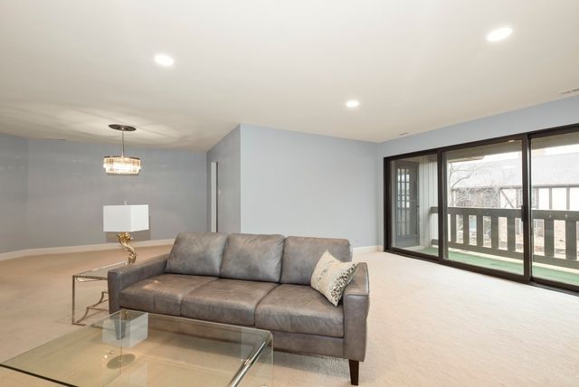 7920 W Lakeview Court 2B, Palos Heights, IL 60463