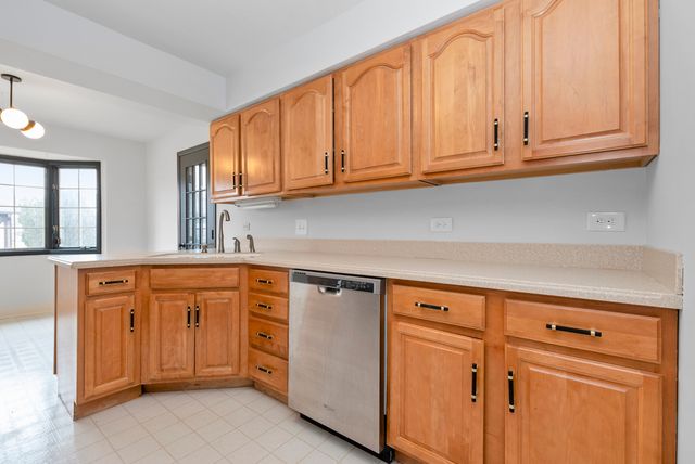 7920 W Lakeview Court 2B, Palos Heights, IL 60463