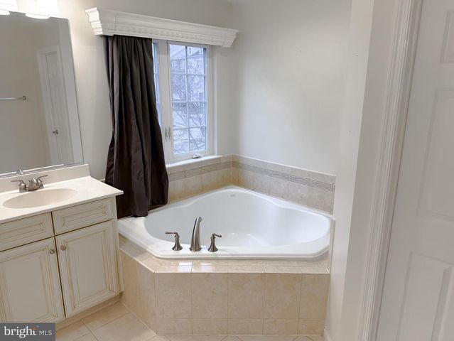 23380 VERBENA LN, California, MD 20619