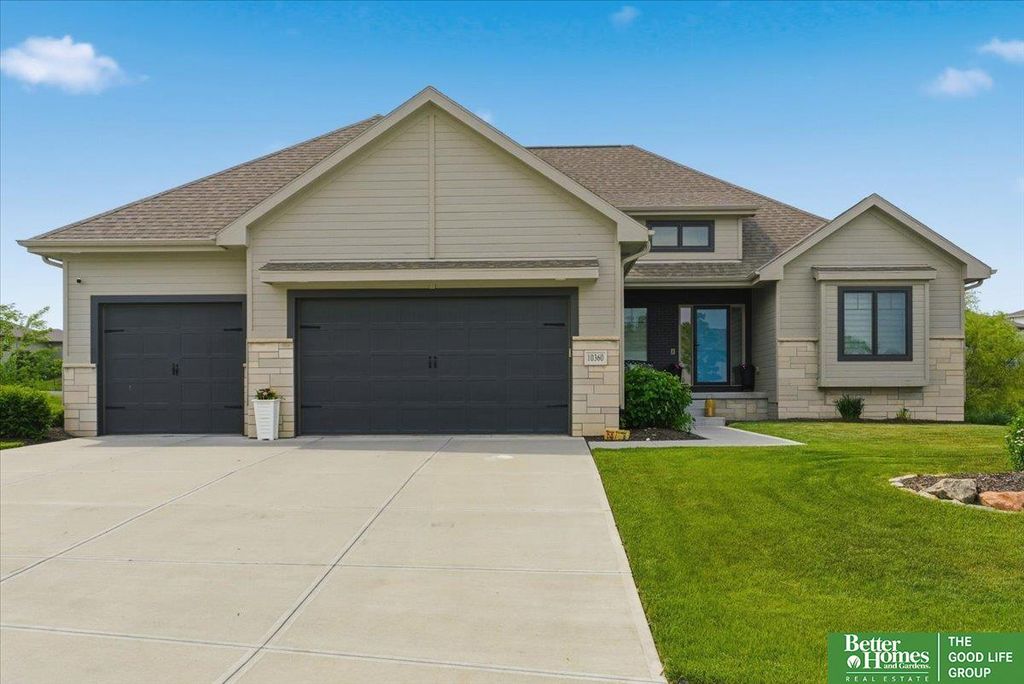 10360 S 103 Street, Papillion, NE 68046