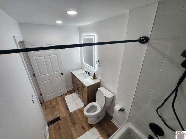 114 Spruce St, Murray, KY 42071