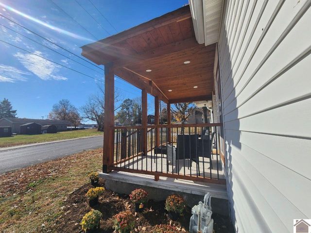 114 Spruce St, Murray, KY 42071