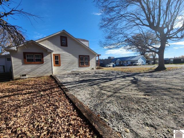 114 Spruce St, Murray, KY 42071