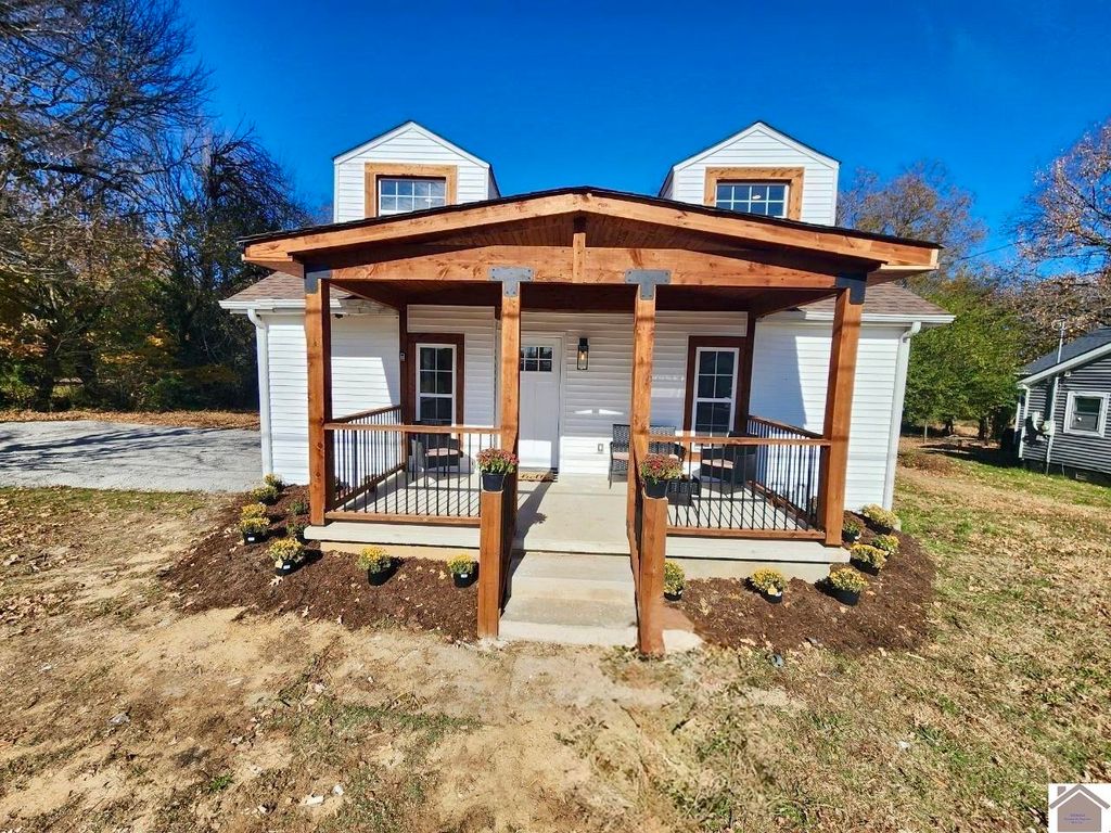 114 Spruce St, Murray, KY 42071