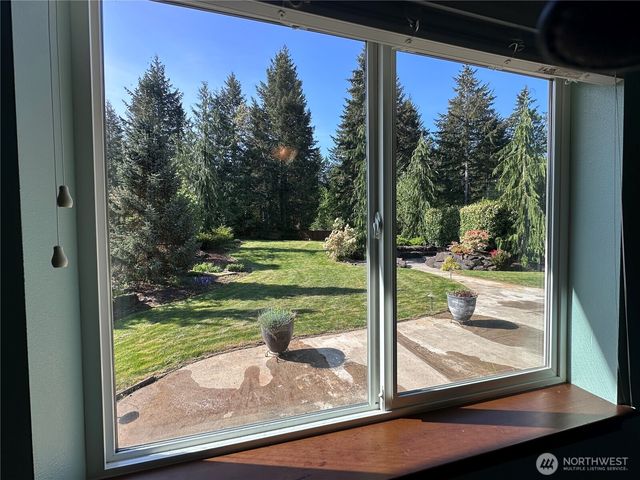 30 E Cardinal Court, Allyn, WA 98524