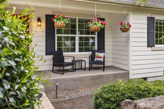 30 E Cardinal Court, Allyn, WA 98524