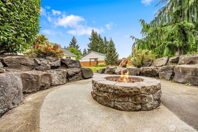 30 E Cardinal Court, Allyn, WA 98524