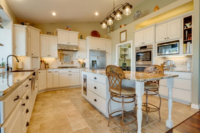 10505 N Skyline Dr, Spokane, WA 99208