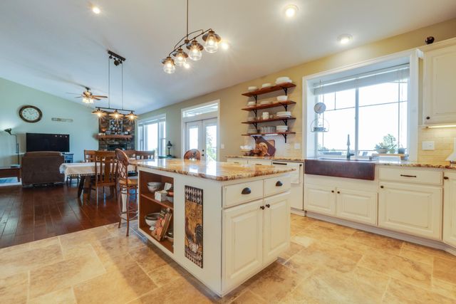 10505 N Skyline Dr, Spokane, WA 99208