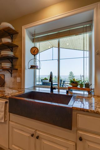 10505 N Skyline Dr, Spokane, WA 99208