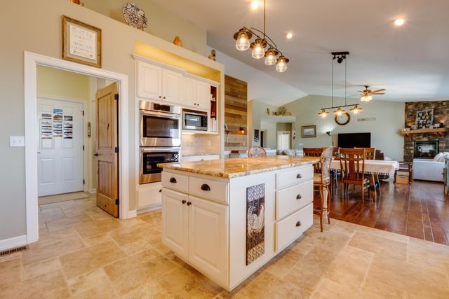 10505 N Skyline Dr, Spokane, WA 99208