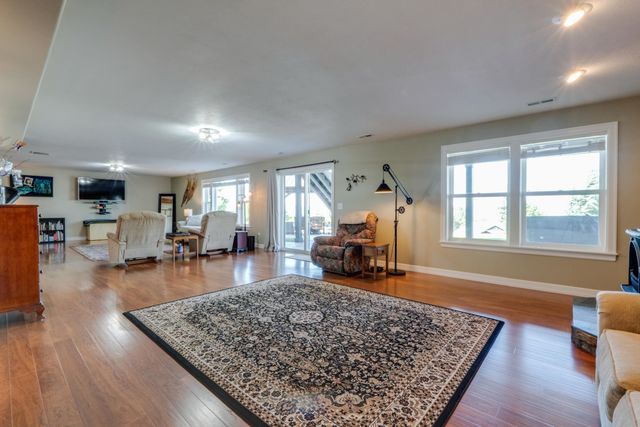 10505 N Skyline Dr, Spokane, WA 99208