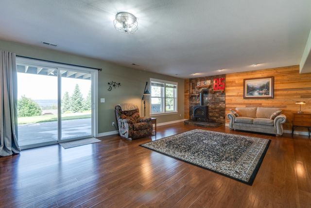 10505 N Skyline Dr, Spokane, WA 99208