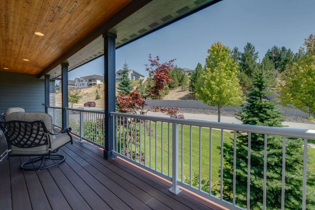 10505 N Skyline Dr, Spokane, WA 99208