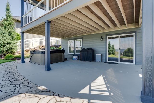 10505 N Skyline Dr, Spokane, WA 99208