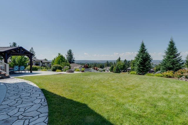 10505 N Skyline Dr, Spokane, WA 99208