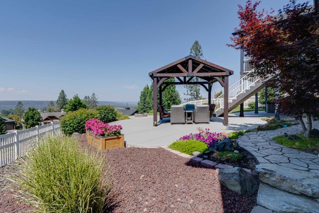 10505 N Skyline Dr, Spokane, WA 99208