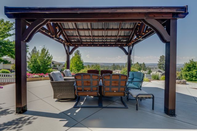 10505 N Skyline Dr, Spokane, WA 99208